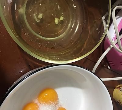 手动打发蛋清要多久,用打蛋器打发蛋清需要多长时间打成奶油状图3