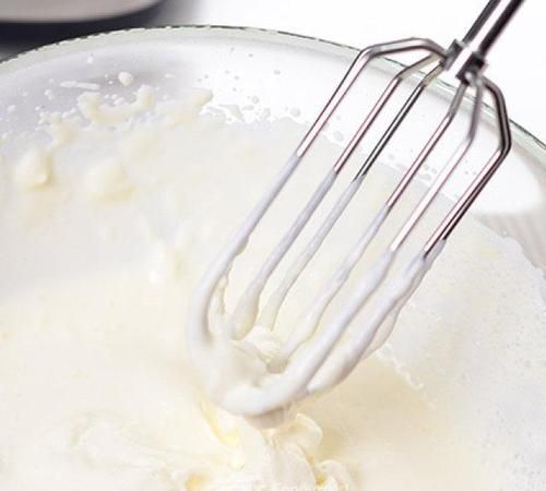 只用纯牛奶可以打发成奶油,纯牛奶可以打发成奶油不用加任何东西图2
