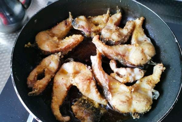 柴鱼怎么做好吃家常做法,晒干的海鱼怎么做好吃又简单图9