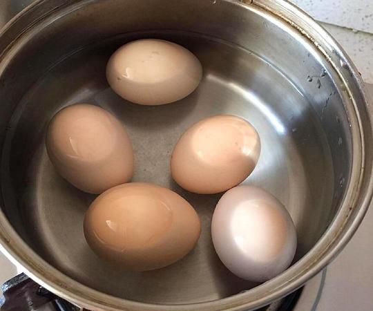 鸡蛋煮几分钟能熟,鸡蛋煮多久最好吃图13