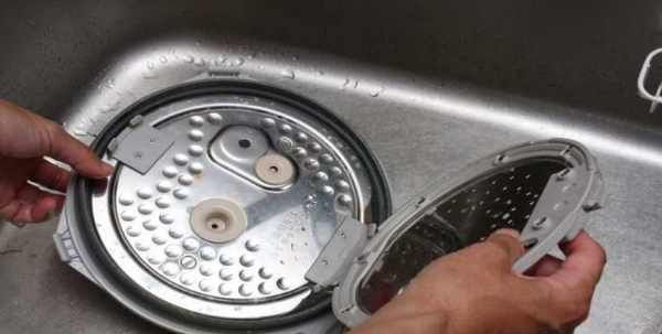 电饭锅盖子怎么拆下来洗,怎样清洗美的电饭煲的内盖图12
