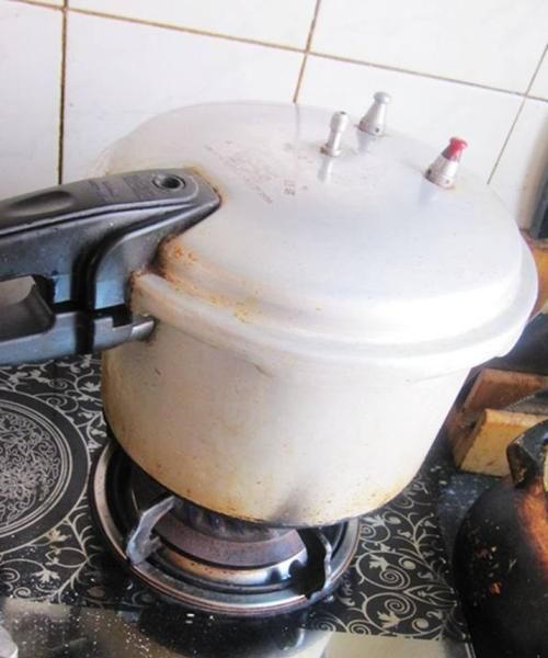高压锅煮粥喷气后多久可以关火,玉米高压锅喷气多久后关掉图2